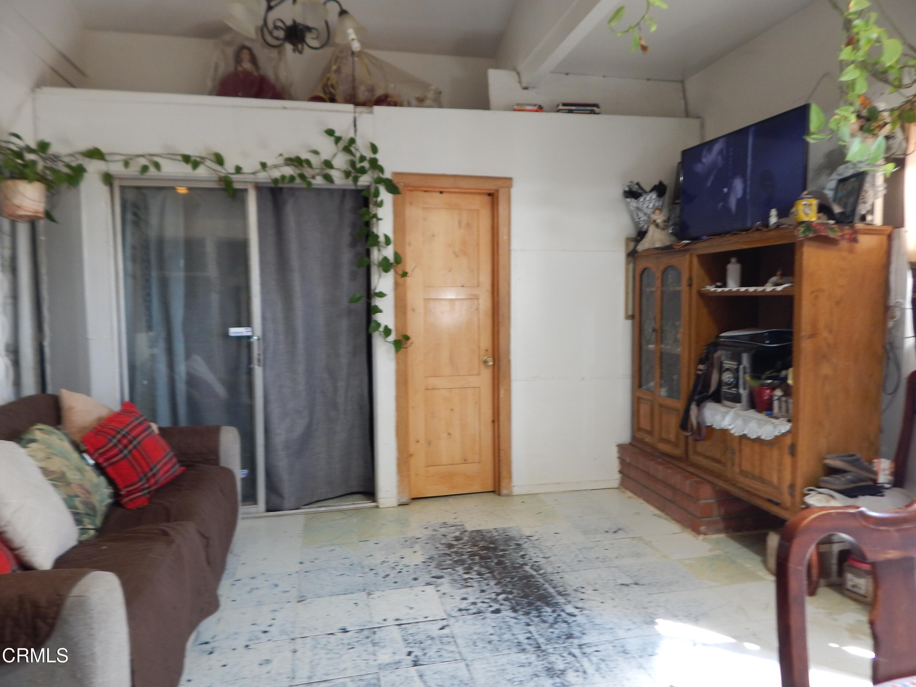 2746 Friedrich Road Oxnard, CA 93036 - Photo 18 of 36 a view of hallway with furniture and a rug