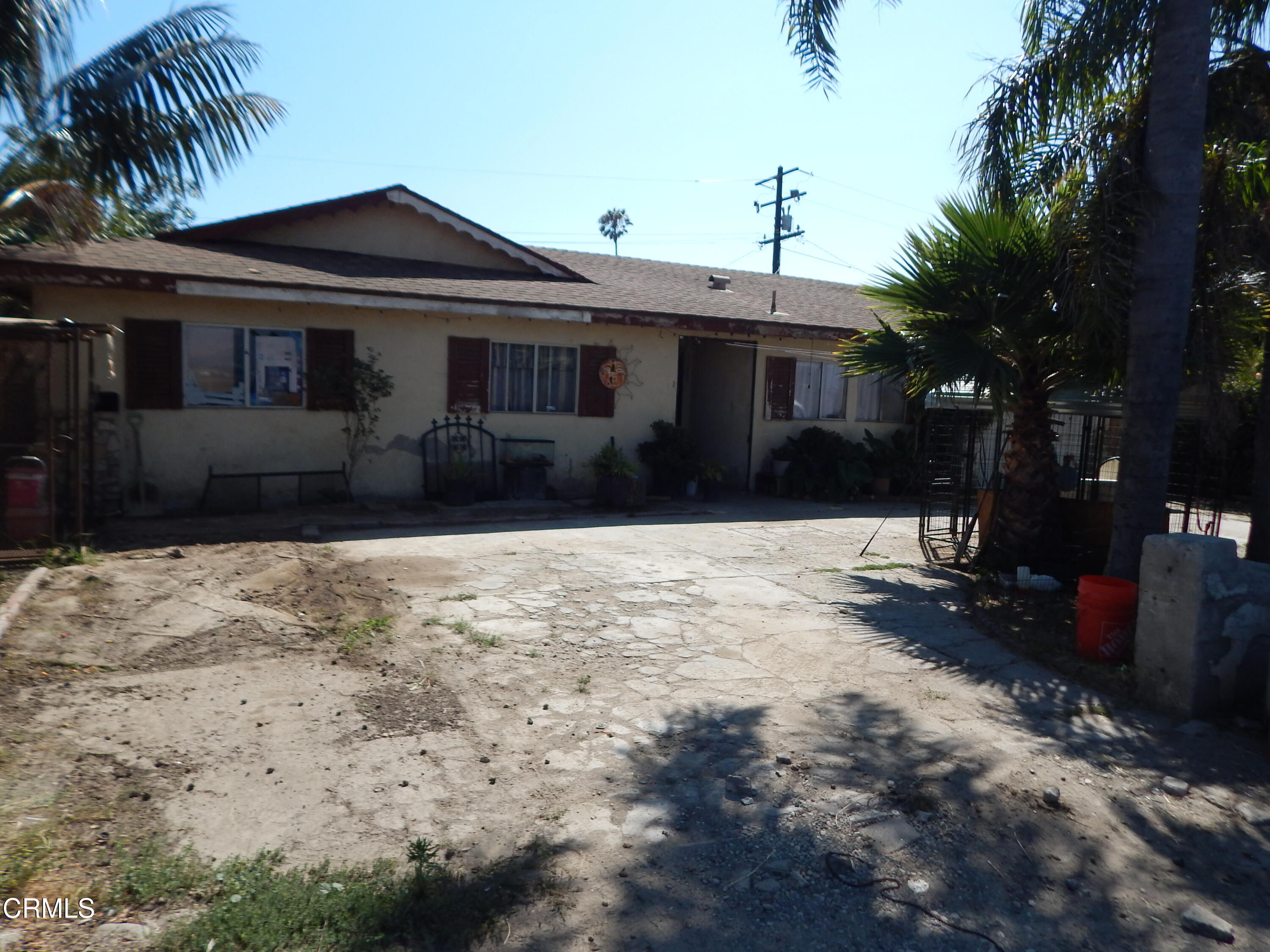 2746 Friedrich Road Oxnard, CA 93036 - Photo 2 of 36 a front view of a house with a yard