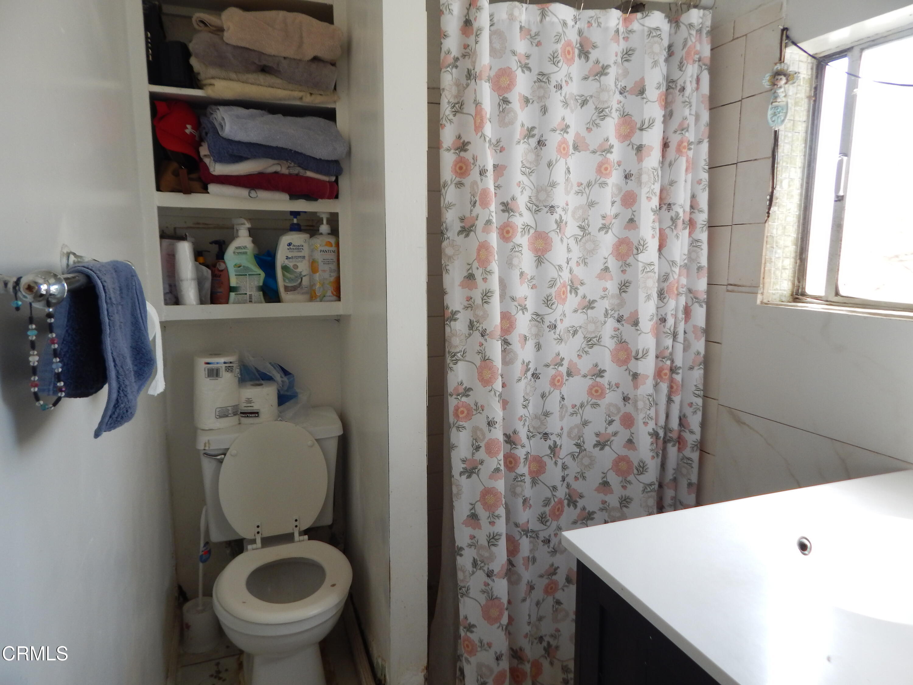 2746 Friedrich Road Oxnard, CA 93036 - Photo 21 of 36 a bathroom with a toilet and a sink