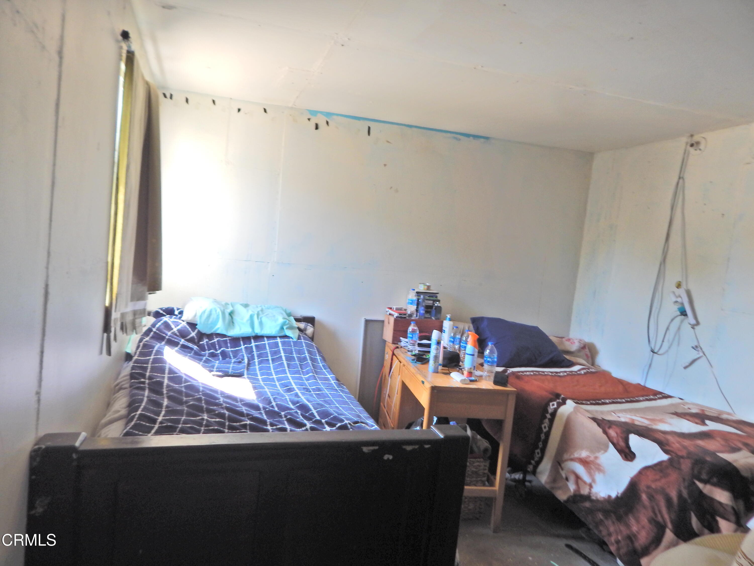 2746 Friedrich Road Oxnard, CA 93036 - Photo 23 of 36 a bedroom with bed and a window