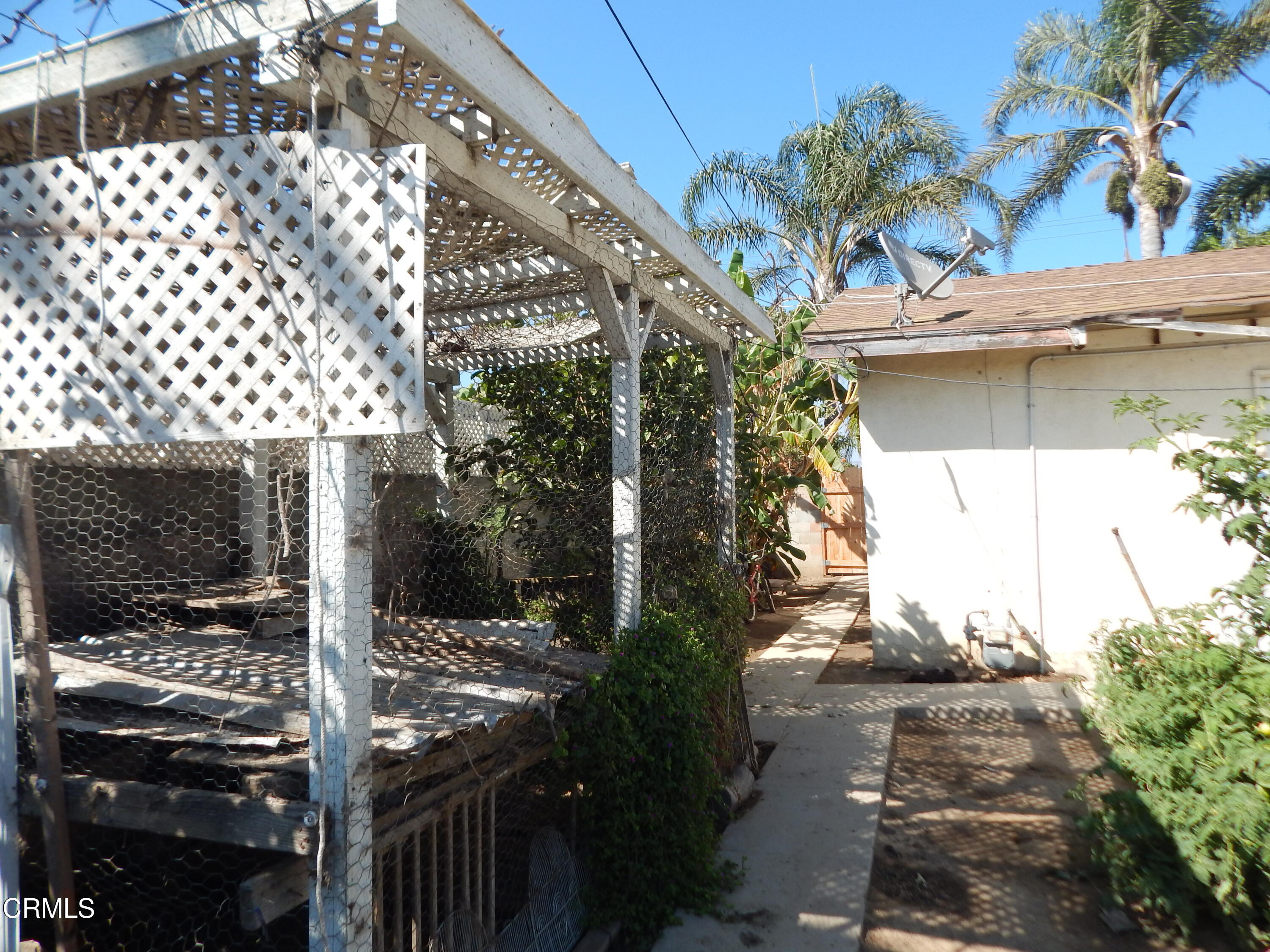 2746 Friedrich Road Oxnard, CA 93036 - Photo 29 of 36 a outdoor view of a building
