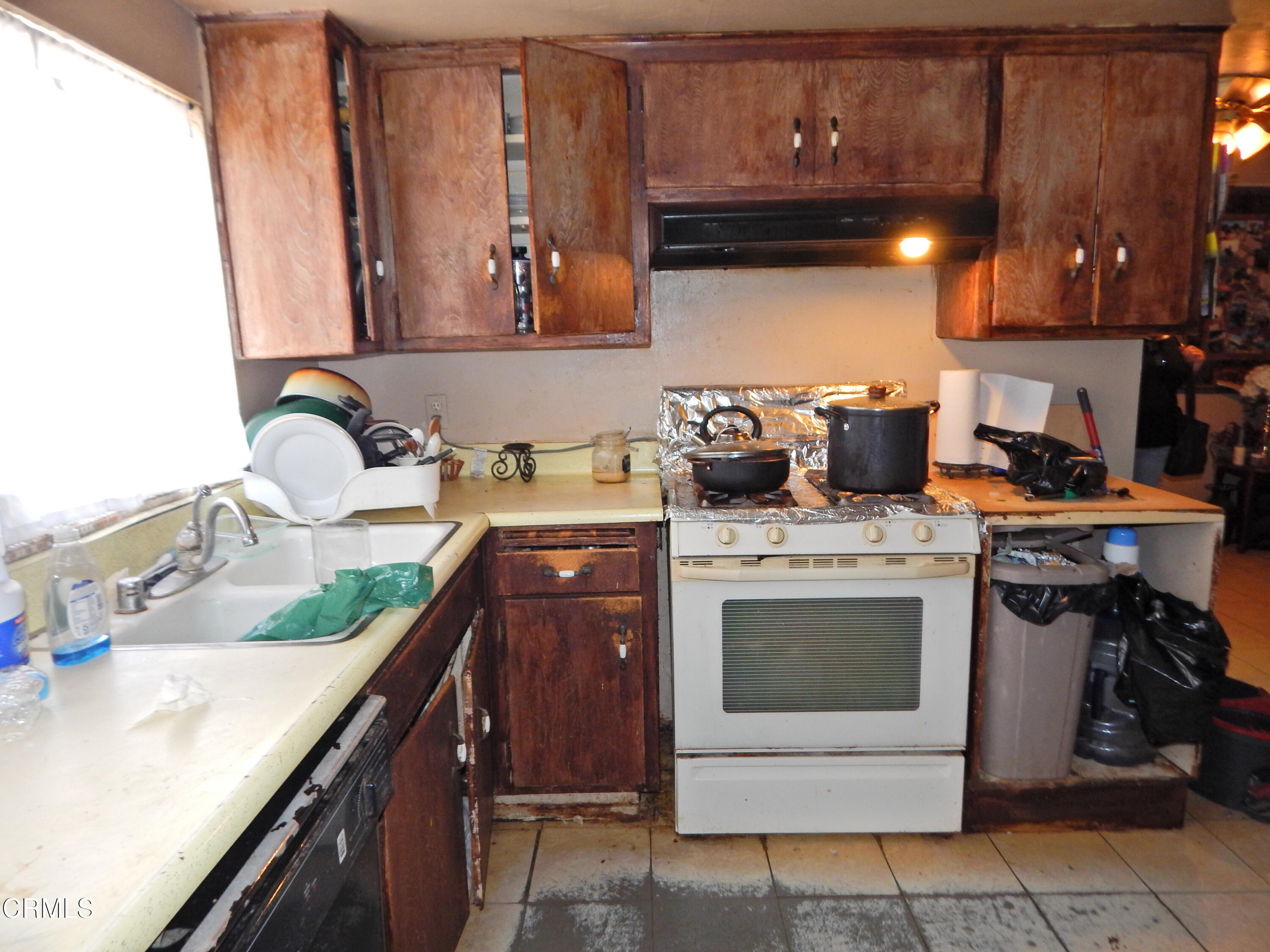 2746 Friedrich Road Oxnard, CA 93036 - Photo 10 of 36 a kitchen with a sink stove and cabinets