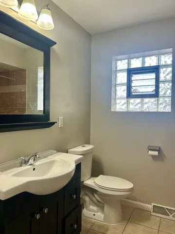 $212,000 | 529 East 166th Place, South Holland, IL 60473