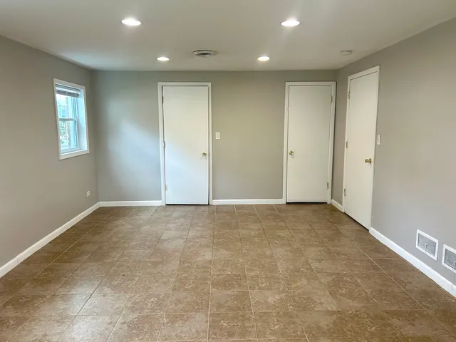 $212,000 | 529 East 166th Place, South Holland, IL 60473