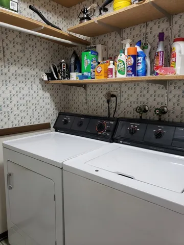 $310,000 | 7 Blue Jay Court, Woodridge, IL 60517