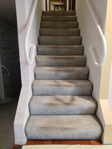 $310,000 | 7 Blue Jay Court, Woodridge, IL 60517