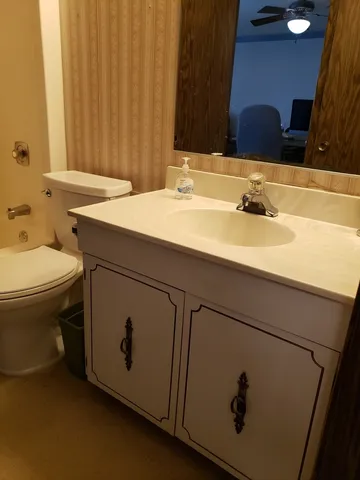 $310,000 | 7 Blue Jay Court, Woodridge, IL 60517