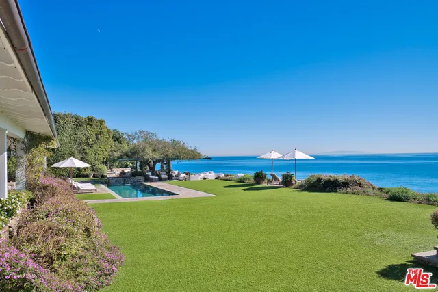 a view of a fountain in front of a house
