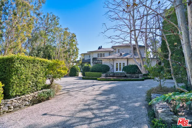a view of street with small yard