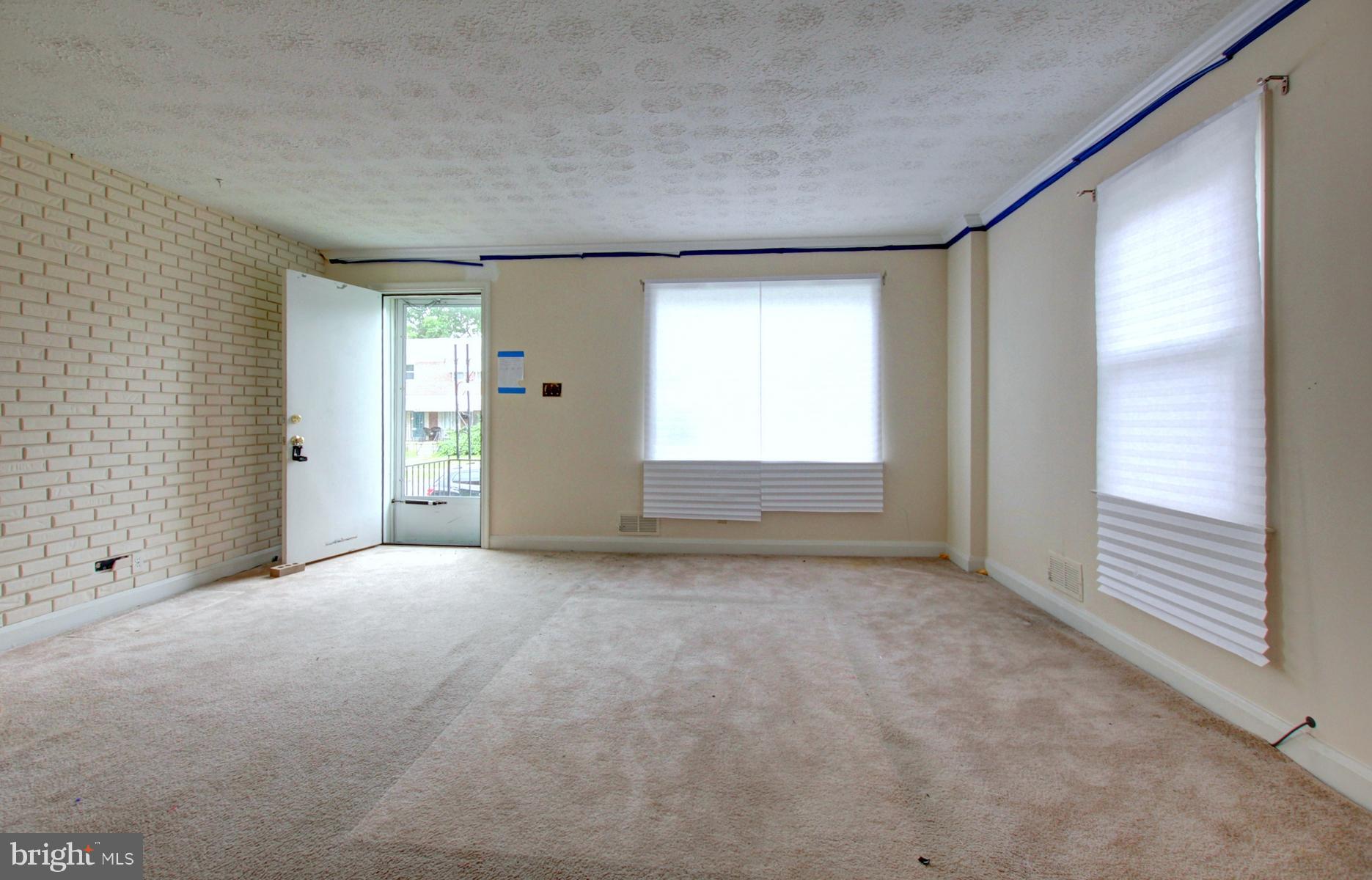 211 Riverthorn Road Baltimore, MD 21220 - Photo 2 of 19 Living Room