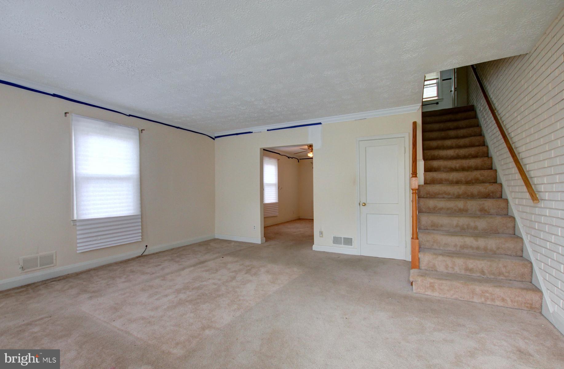 211 Riverthorn Road Baltimore, MD 21220 - Photo 3 of 19 Living Room