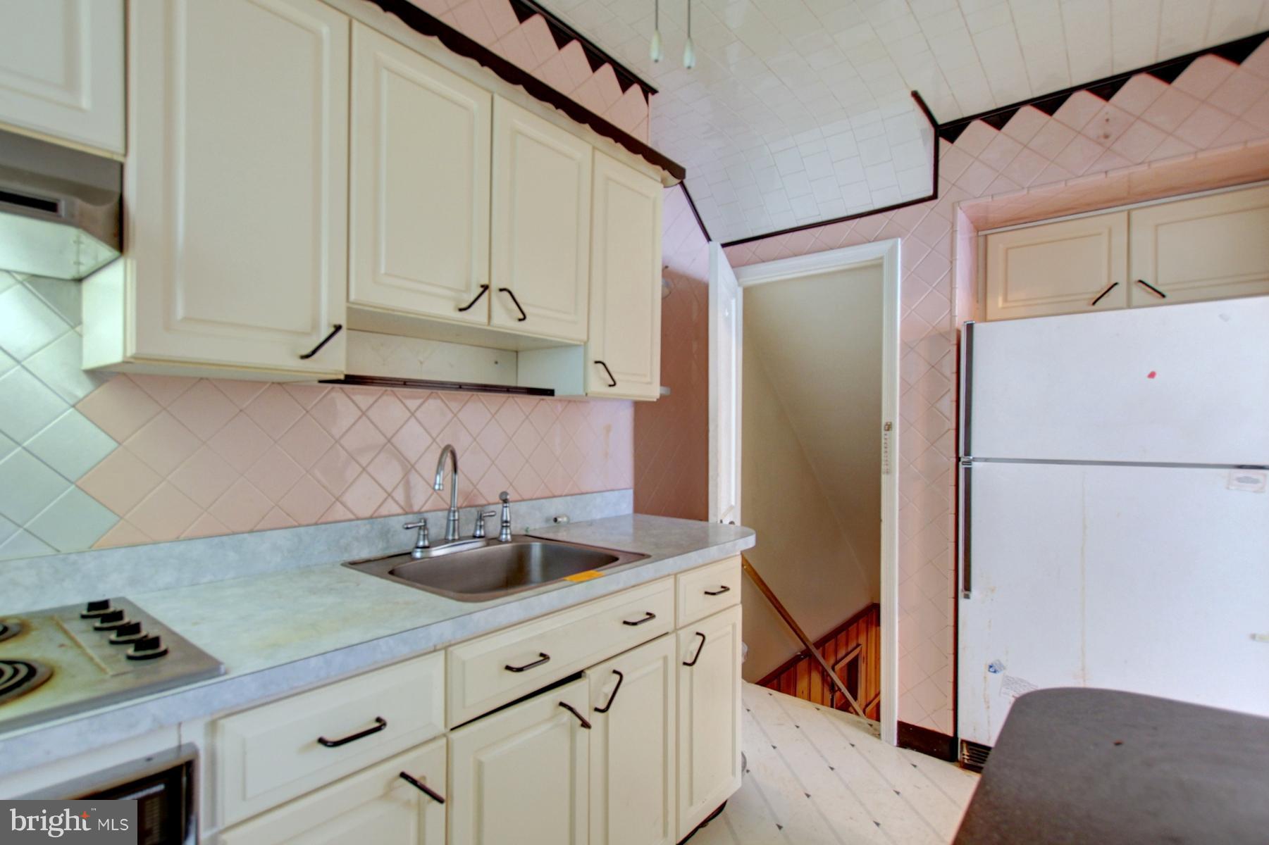 211 Riverthorn Road Baltimore, MD 21220 - Photo 7 of 19 Kitchen