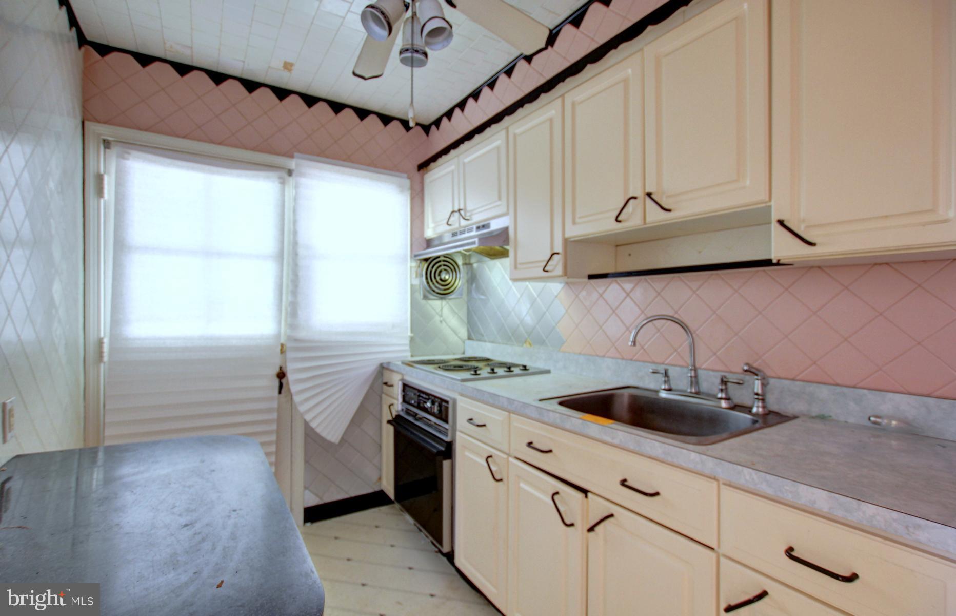 211 Riverthorn Road Baltimore, MD 21220 - Photo 8 of 19 Kitchen