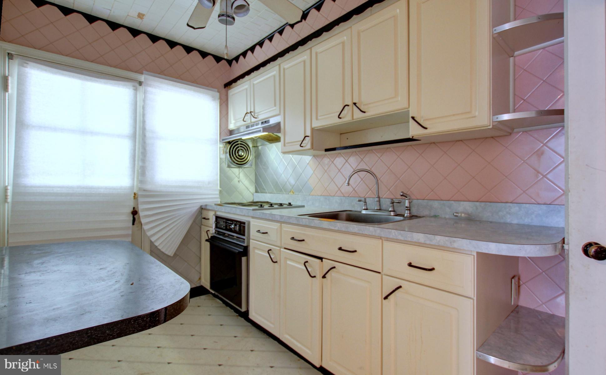211 Riverthorn Road Baltimore, MD 21220 - Photo 9 of 19 Kitchen