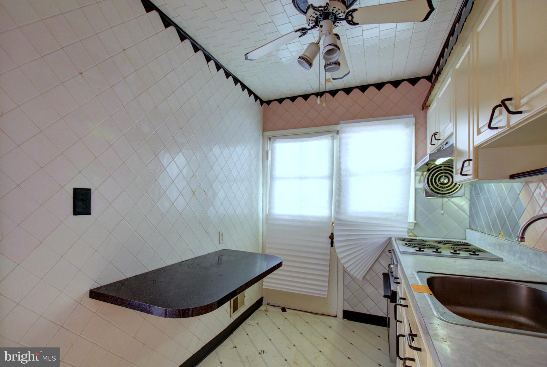 211 Riverthorn Road Baltimore, MD 21220 - Photo 10 of 19 Kitchen