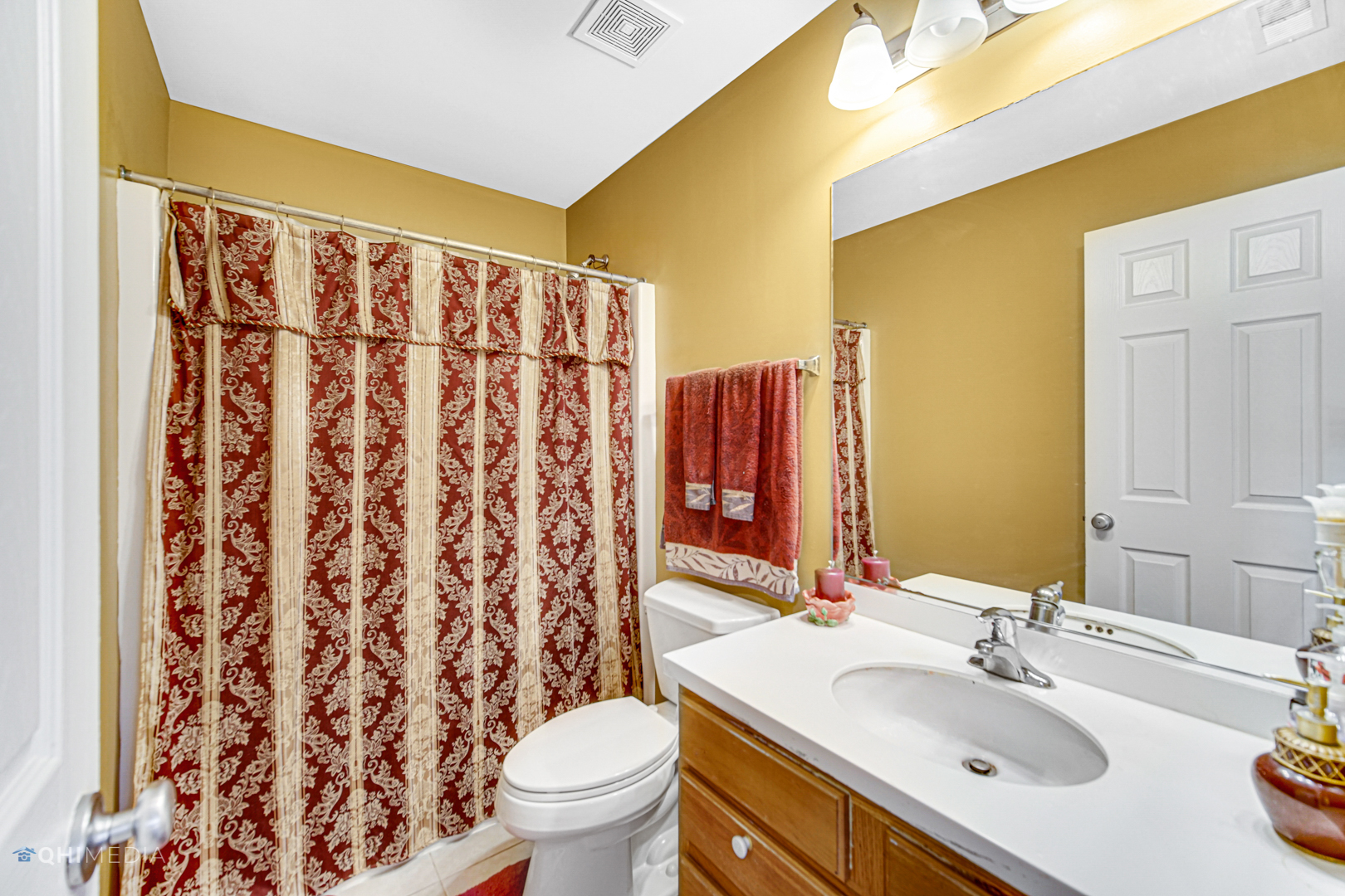 318 Monument Road Elgin, IL 60124 - Photo 22 of 31 a bathroom with a sink and a mirror