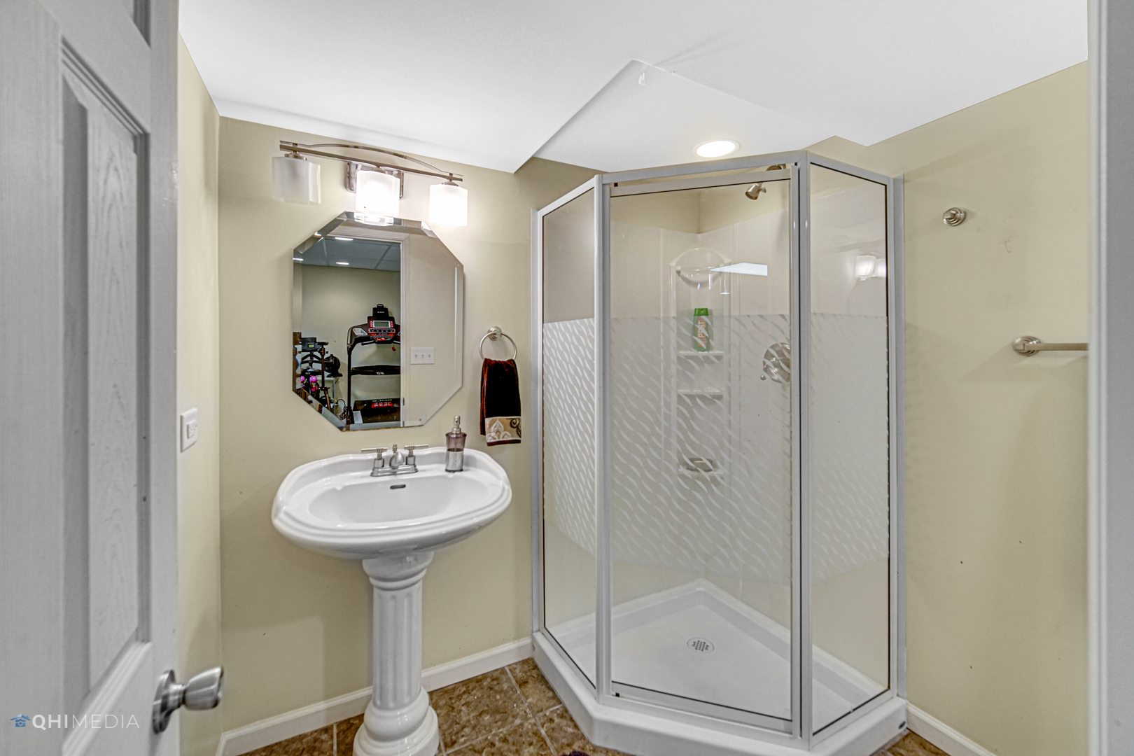 318 Monument Road Elgin, IL 60124 - Photo 27 of 31 a bathroom with a shower sink and mirror
