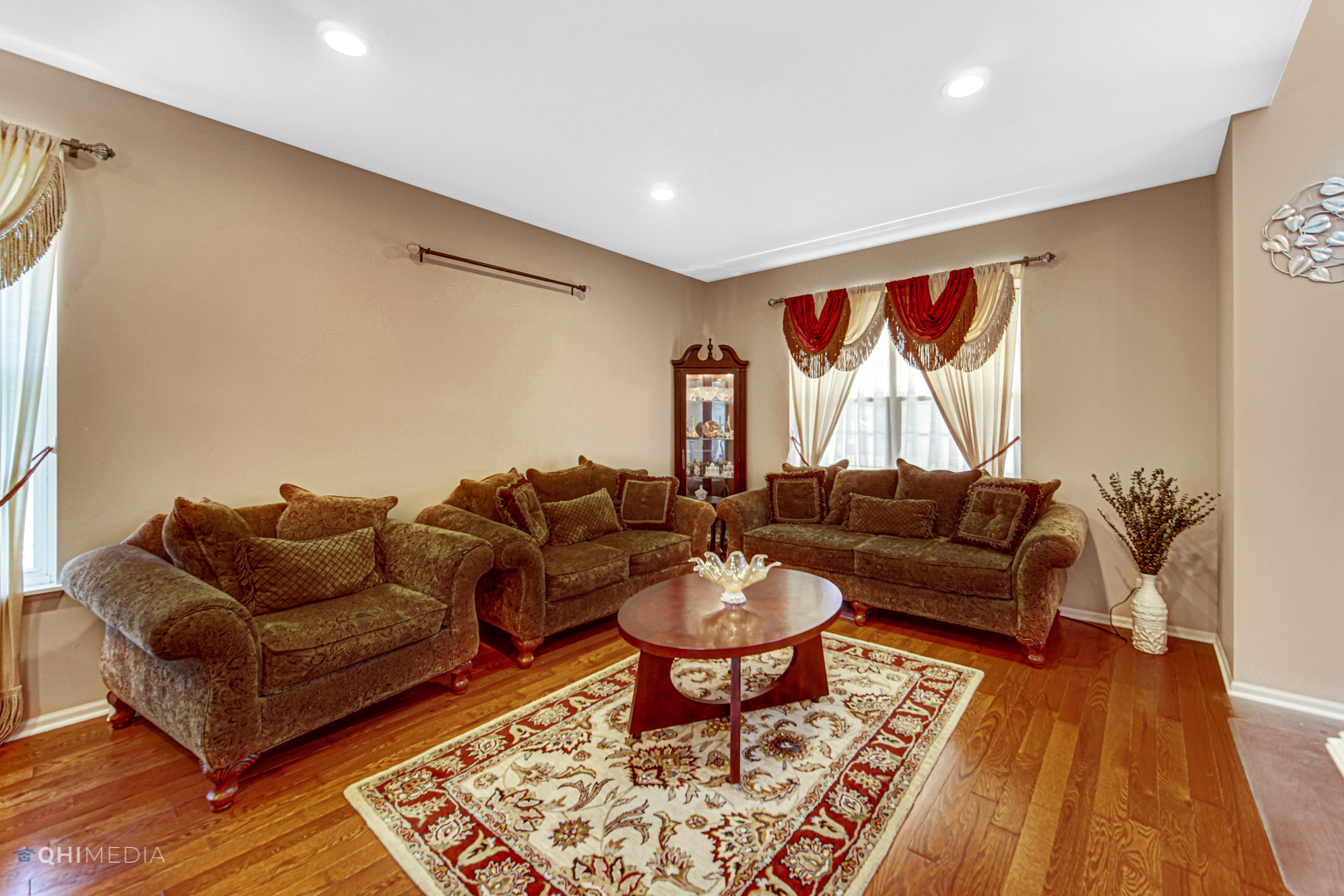 318 Monument Road Elgin, IL 60124 - Photo 5 of 31 a living room with furniture and wooden floor