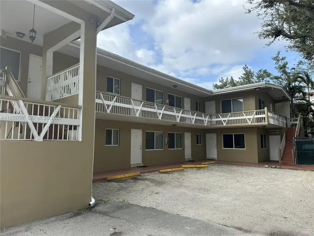 $2,000 | 1585 Northeast 125th Street, Unit 8, North Miami, FL 33161