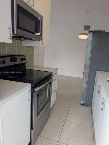 $2,000 | 1585 Northeast 125th Street, Unit 8, North Miami, FL 33161