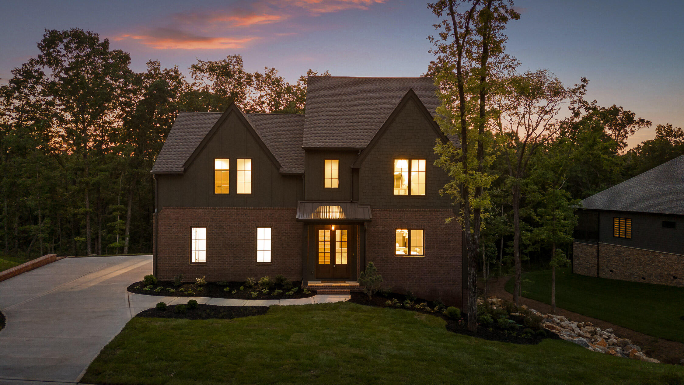 4543 Amethyst Road Chattanooga, TN 37419 - Photo 83 of 94 Twilight Front of House