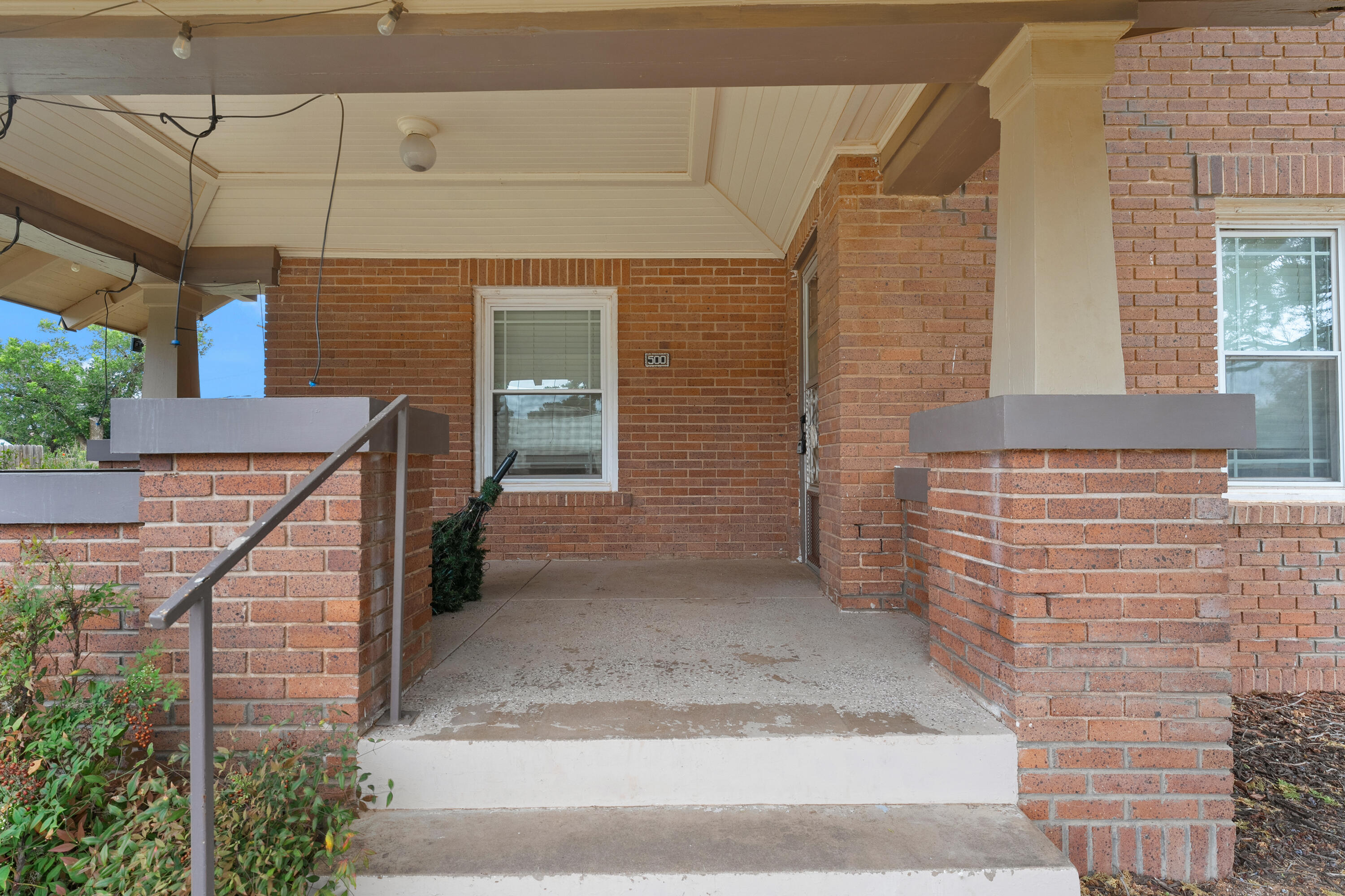 500 West Garza Street Slaton, TX 79364 - Photo 2 of 24 a view of front door of house
