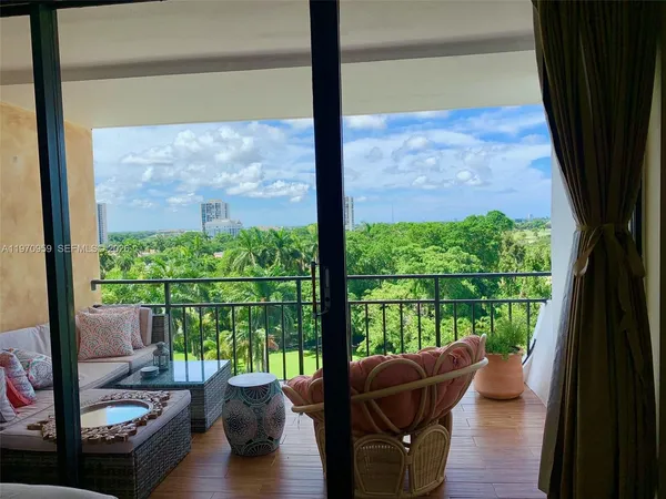 $2,500 | 1500 Presidential Way, Unit 804, West Palm Beach, FL 33401