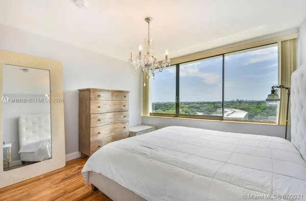 $2,500 | 1500 Presidential Way, Unit 804, West Palm Beach, FL 33401