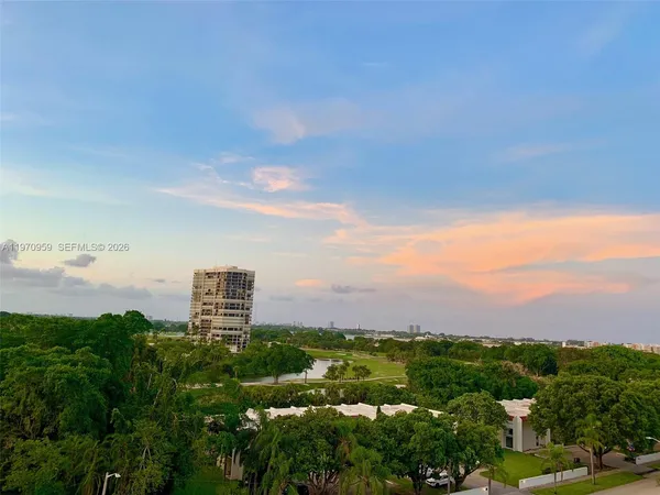 $2,500 | 1500 Presidential Way, Unit 804, West Palm Beach, FL 33401