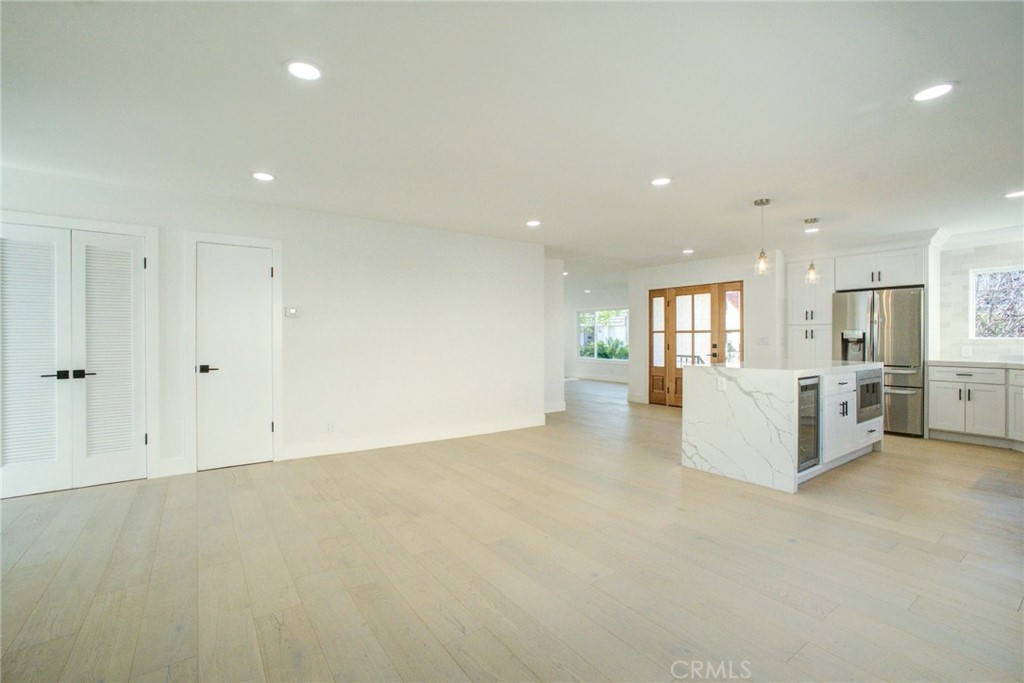 150 Siena Drive Long Beach, CA 90803 - Photo 19 of 40 an entryway in a room
