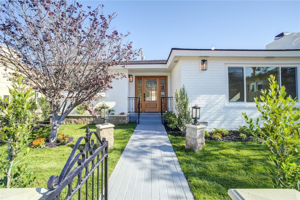 150 Siena Drive Long Beach, CA 90803 - Photo 4 of 40 a view of a house with brick walls and a yard with plants