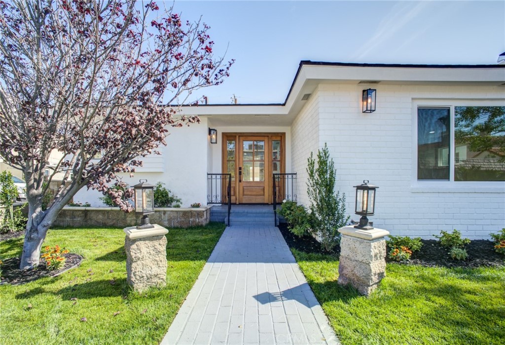 150 Siena Drive Long Beach, CA 90803 - Photo 5 of 40 a front view of a house with garden