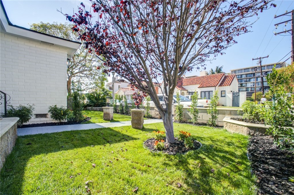 150 Siena Drive Long Beach, CA 90803 - Photo 6 of 40 a front view of a house with garden