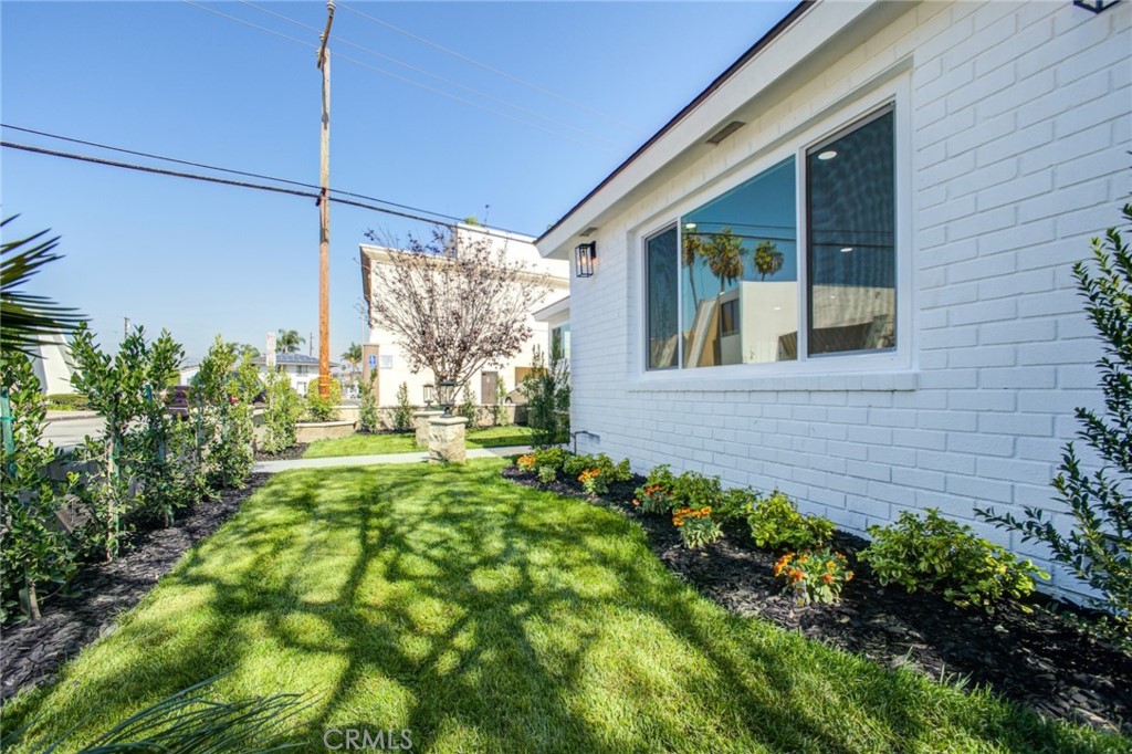 150 Siena Drive Long Beach, CA 90803 - Photo 9 of 40 a view of a house with a garden