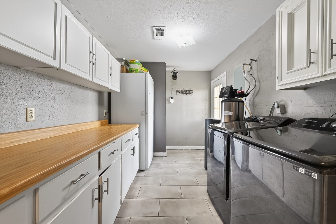 2555 Straznicky Road Beasley, TX 77417 - Photo 21 of 25 Functional utility space to keep living organized.