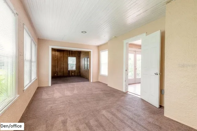 a view of livingroom with an entryway