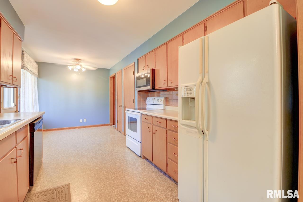 1626 25th Avenue South Clinton, IA 52732 - Photo 2 of 26