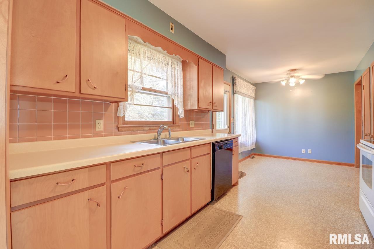 1626 25th Avenue South Clinton, IA 52732 - Photo 3 of 26