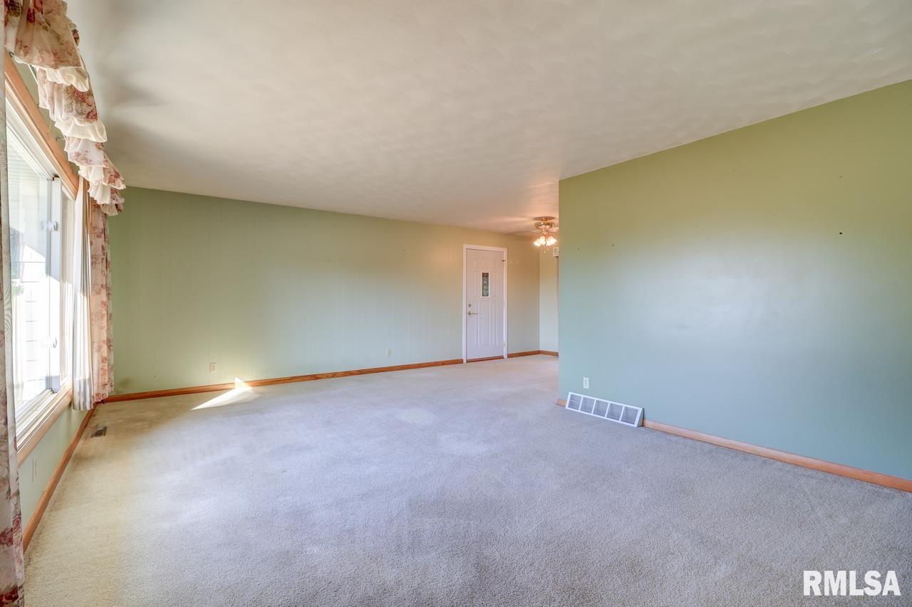 1626 25th Avenue South Clinton, IA 52732 - Photo 5 of 26