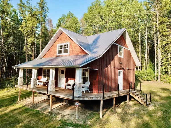 $359,900 | 21761 Bemis Hill, Warroad, MN 56763
