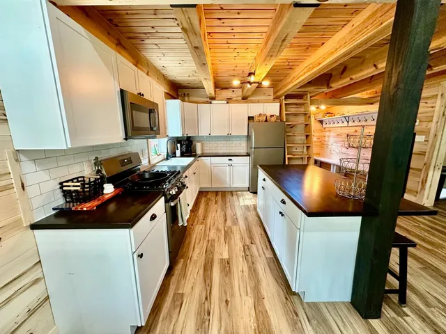 $359,900 | 21761 Bemis Hill, Warroad, MN 56763