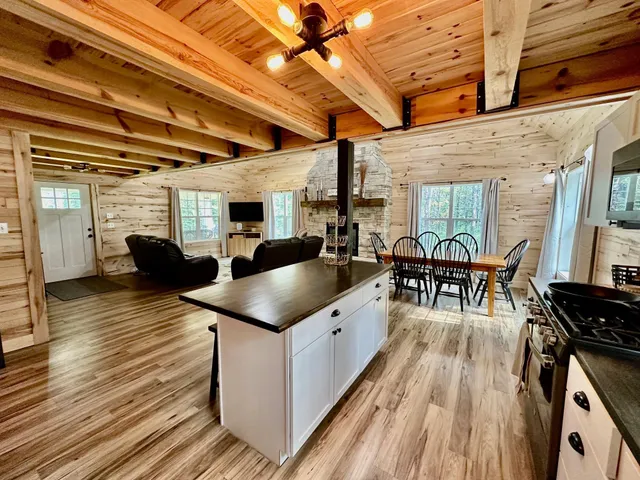 $359,900 | 21761 Bemis Hill, Warroad, MN 56763