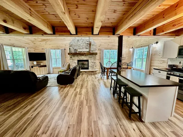 $359,900 | 21761 Bemis Hill, Warroad, MN 56763