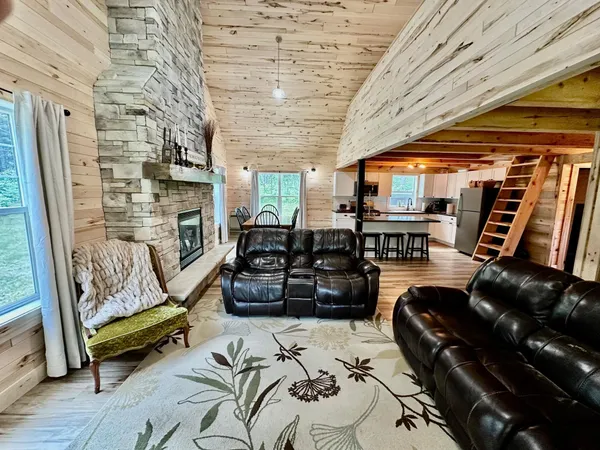 $359,900 | 21761 Bemis Hill, Warroad, MN 56763
