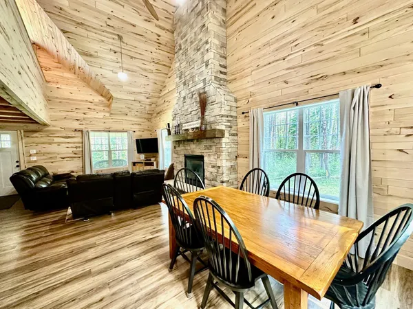 $359,900 | 21761 Bemis Hill, Warroad, MN 56763