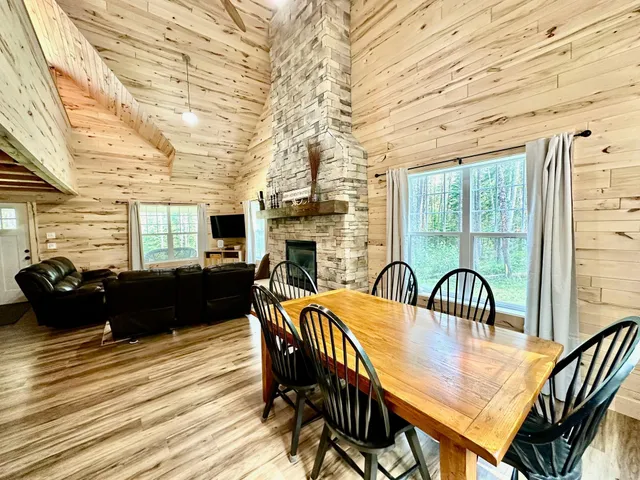 $359,900 | 21761 Bemis Hill, Warroad, MN 56763