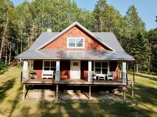 $359,900 | 21761 Bemis Hill, Warroad, MN 56763