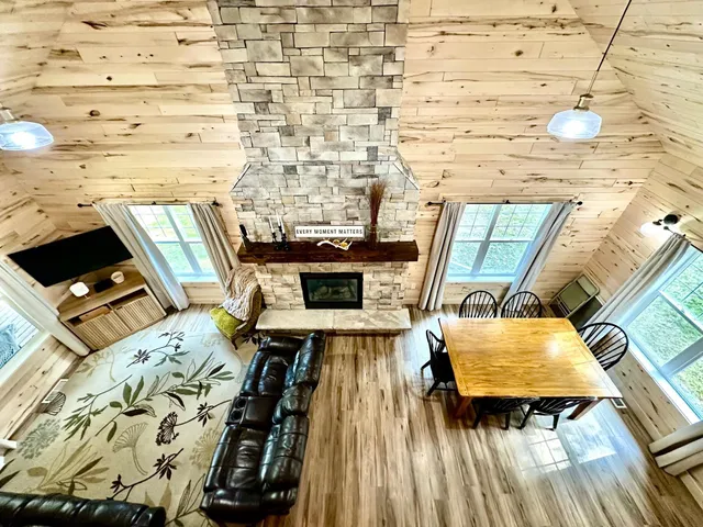$359,900 | 21761 Bemis Hill, Warroad, MN 56763