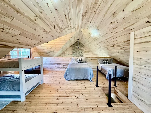 $359,900 | 21761 Bemis Hill, Warroad, MN 56763