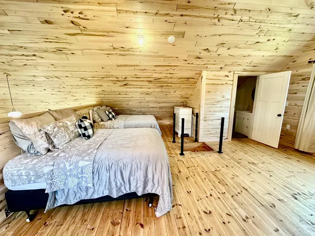 $359,900 | 21761 Bemis Hill, Warroad, MN 56763